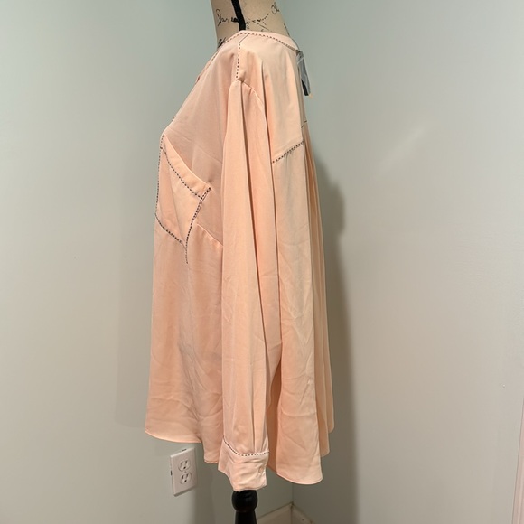 Lane Bryant blouse size 26/28 in a pale pink/blush - Picture 2 of 10